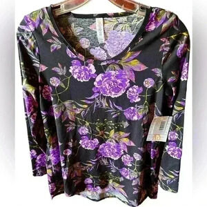 Lularoe Black & purple floral long sleeve Lynnae top. NWT. Great top! Hi/lo hem.